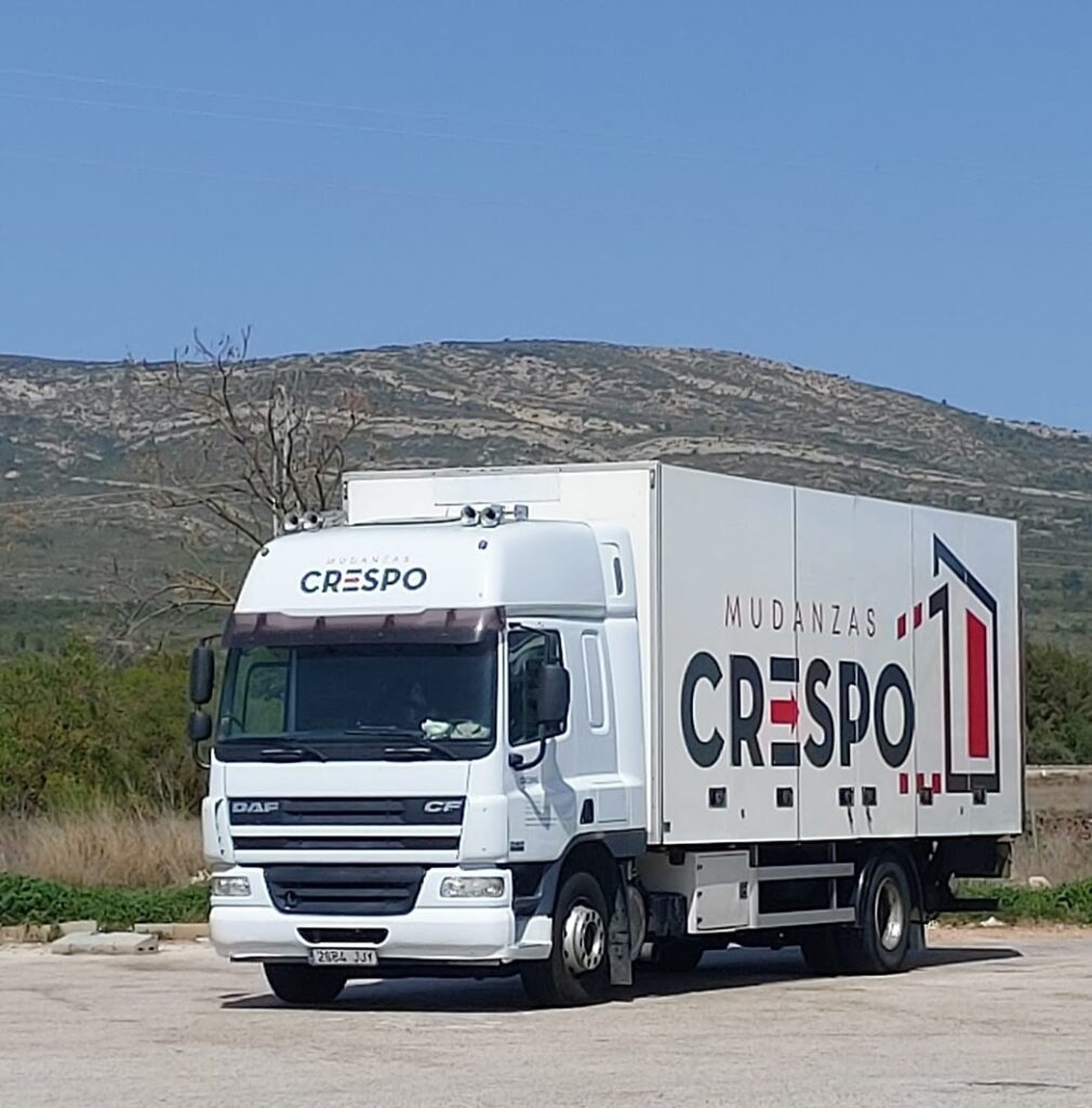 camión DAF con fondo montaña camion DAF con fondo montana