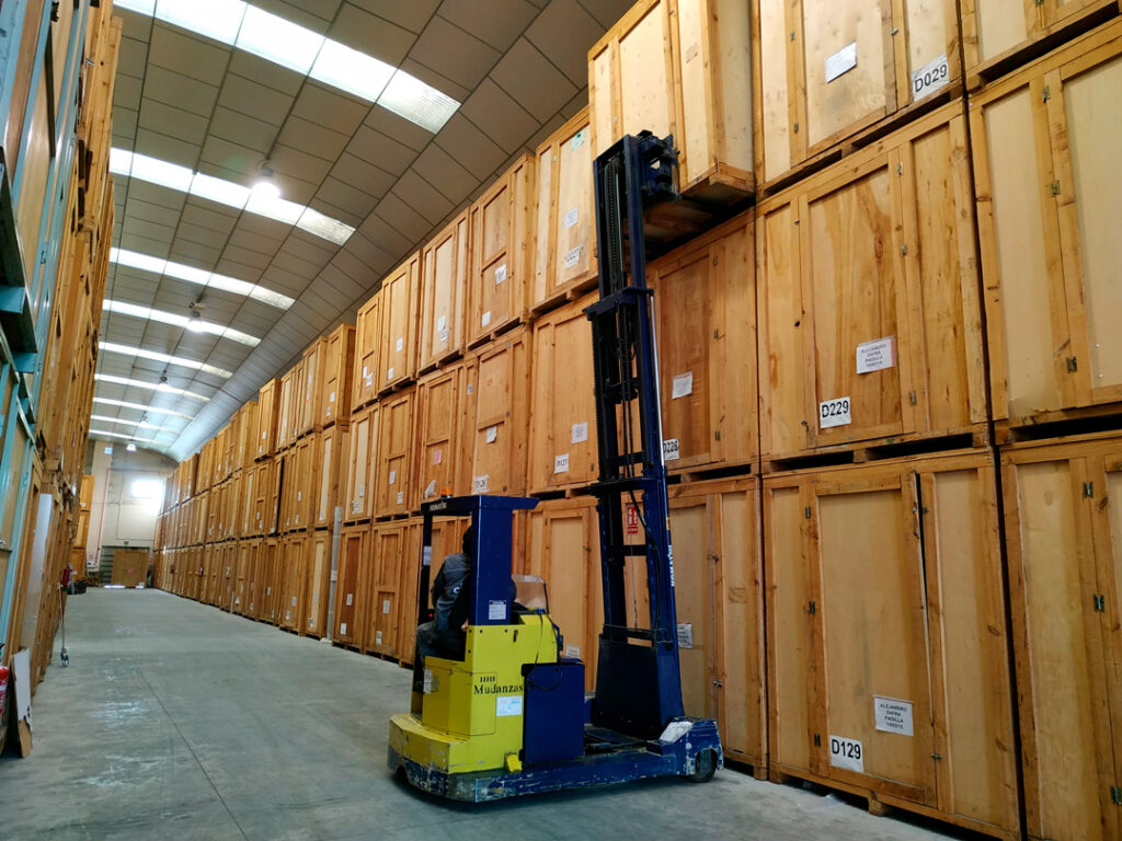 grua guardamuebles retocada